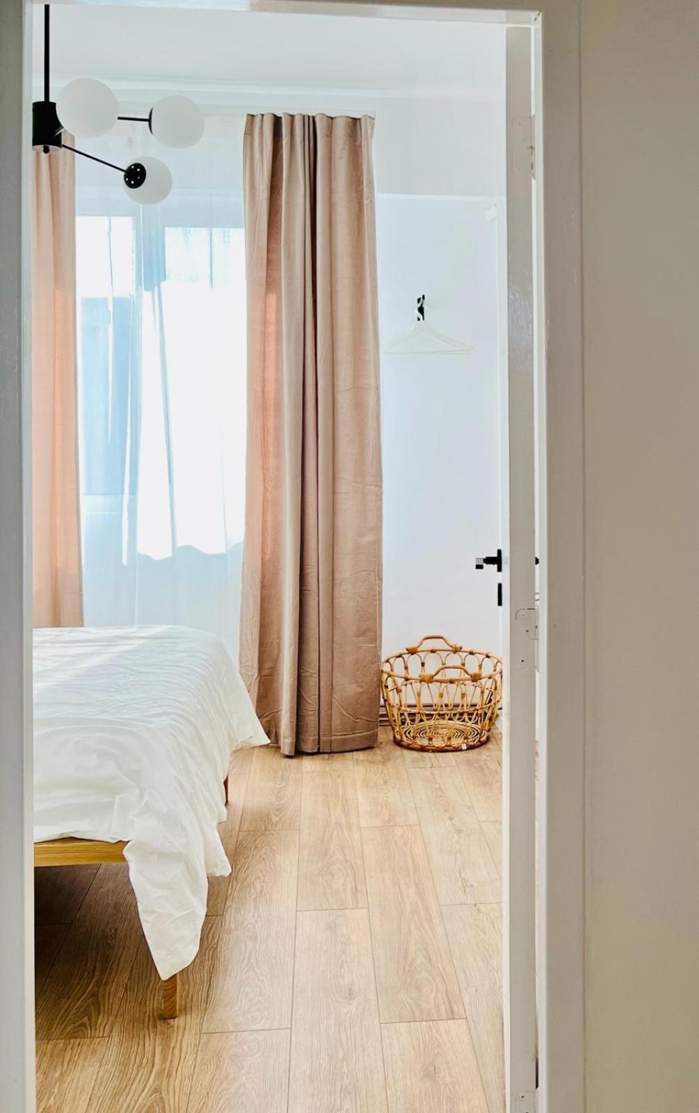 Urban Parkside Retreat Cozy 2-Bed Ap By Metro Apartment Букурещ Екстериор снимка